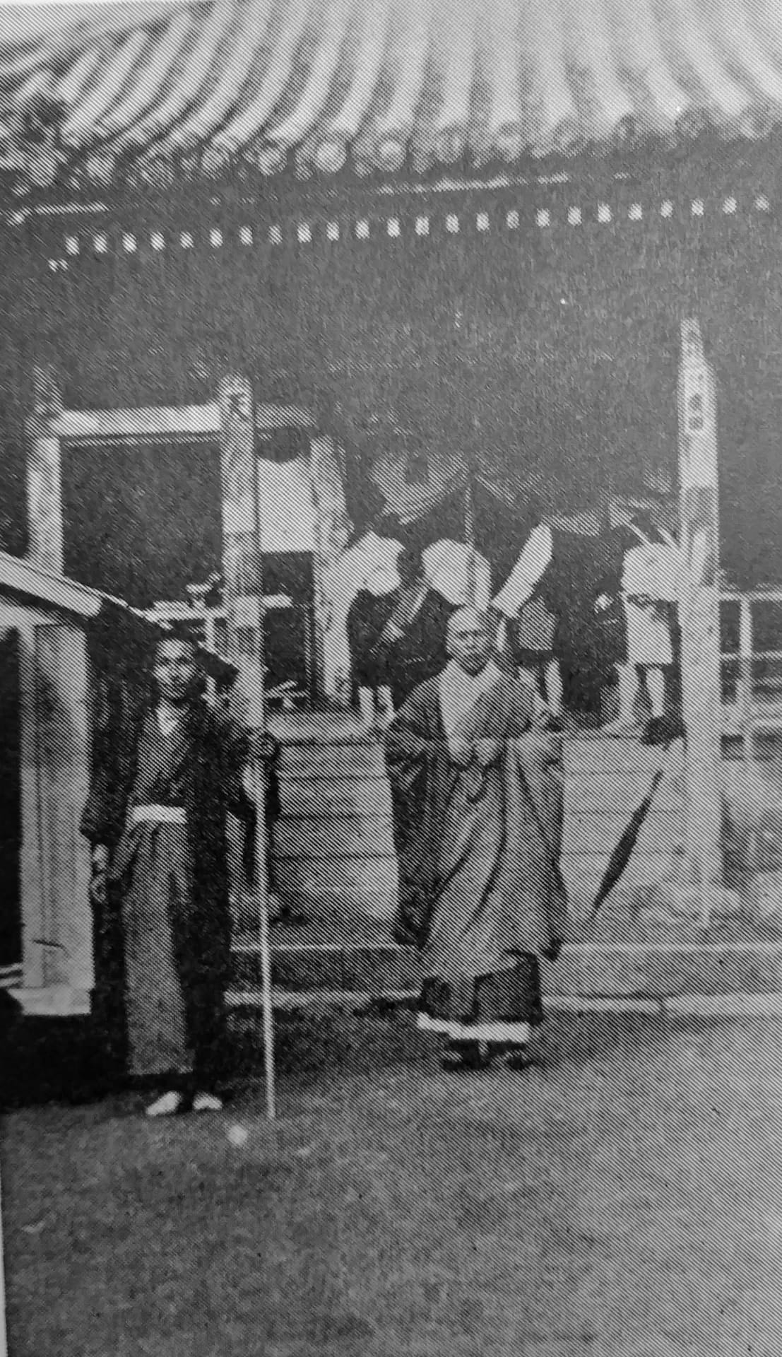 Rinnosuke standing with Chief Priest Taniguchi Shinryo
