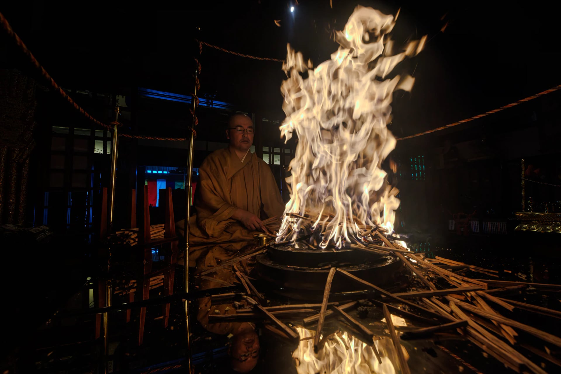 The priest facing the wisdom-fire at the goma altar