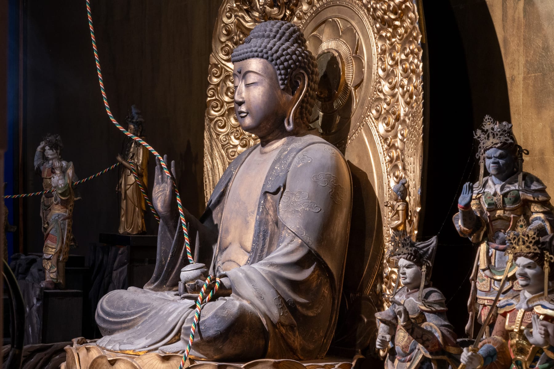 平等寺本堂の十二神将像